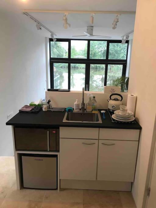 Prachtig Guesthouse Aan Het Water 알메르 외부 사진