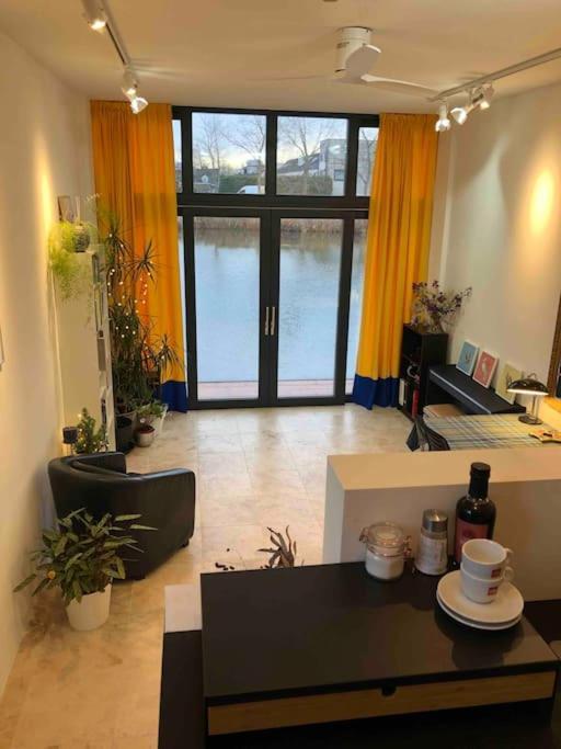 Prachtig Guesthouse Aan Het Water 알메르 외부 사진